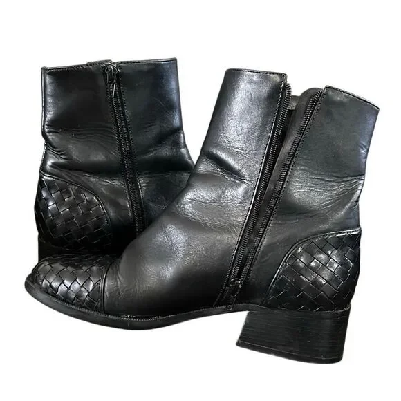 Like-new Brighton Boots - Picture 5 of 10